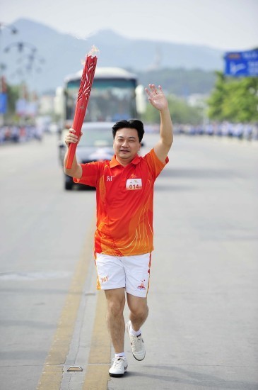 亚运火炬手——广东大哥大集团董事长-徐家逊